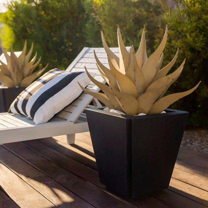 SM Sharkskin in 15 x 15 x 16 Planter