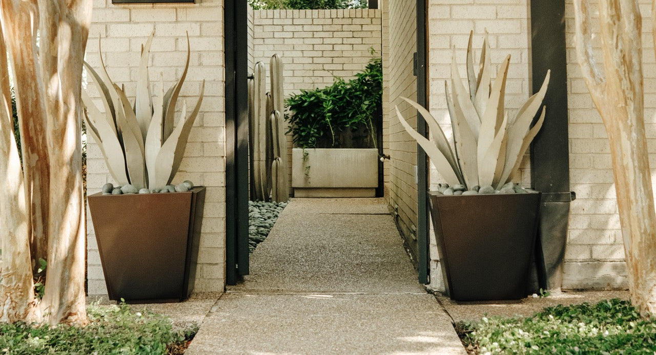 18" x 18" x 18"H | Taper